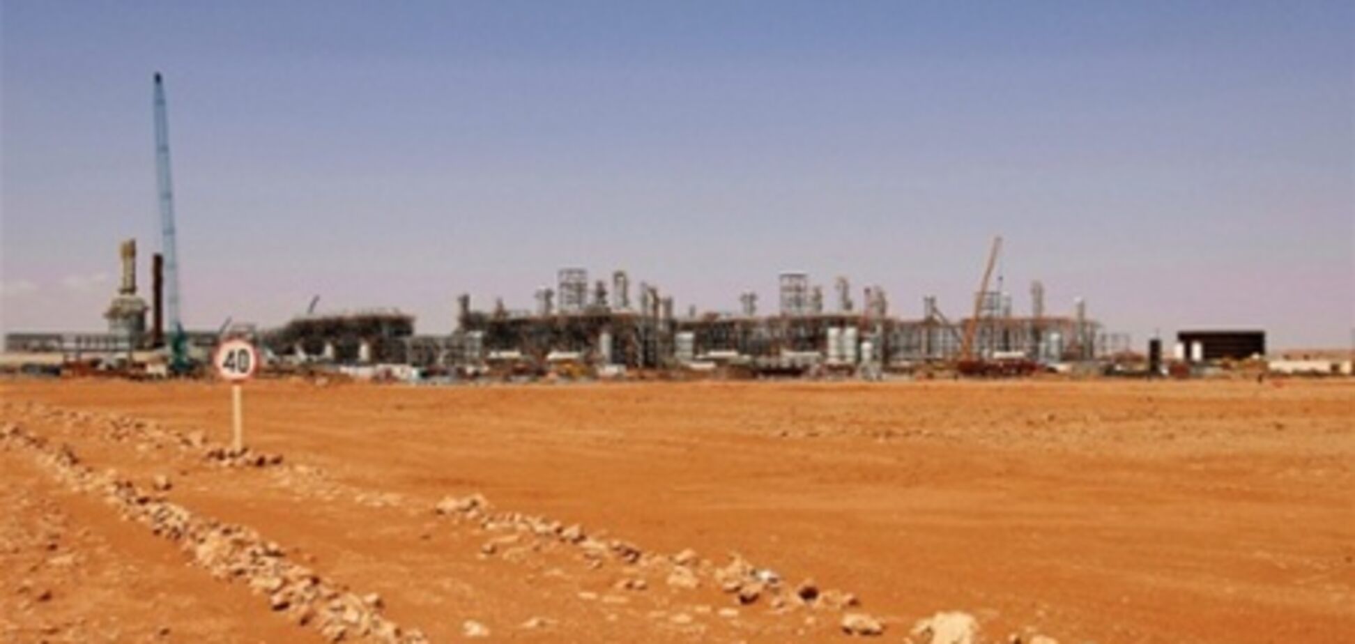 Алжирские войска штурмуют комплекс, где удерживаются заложники