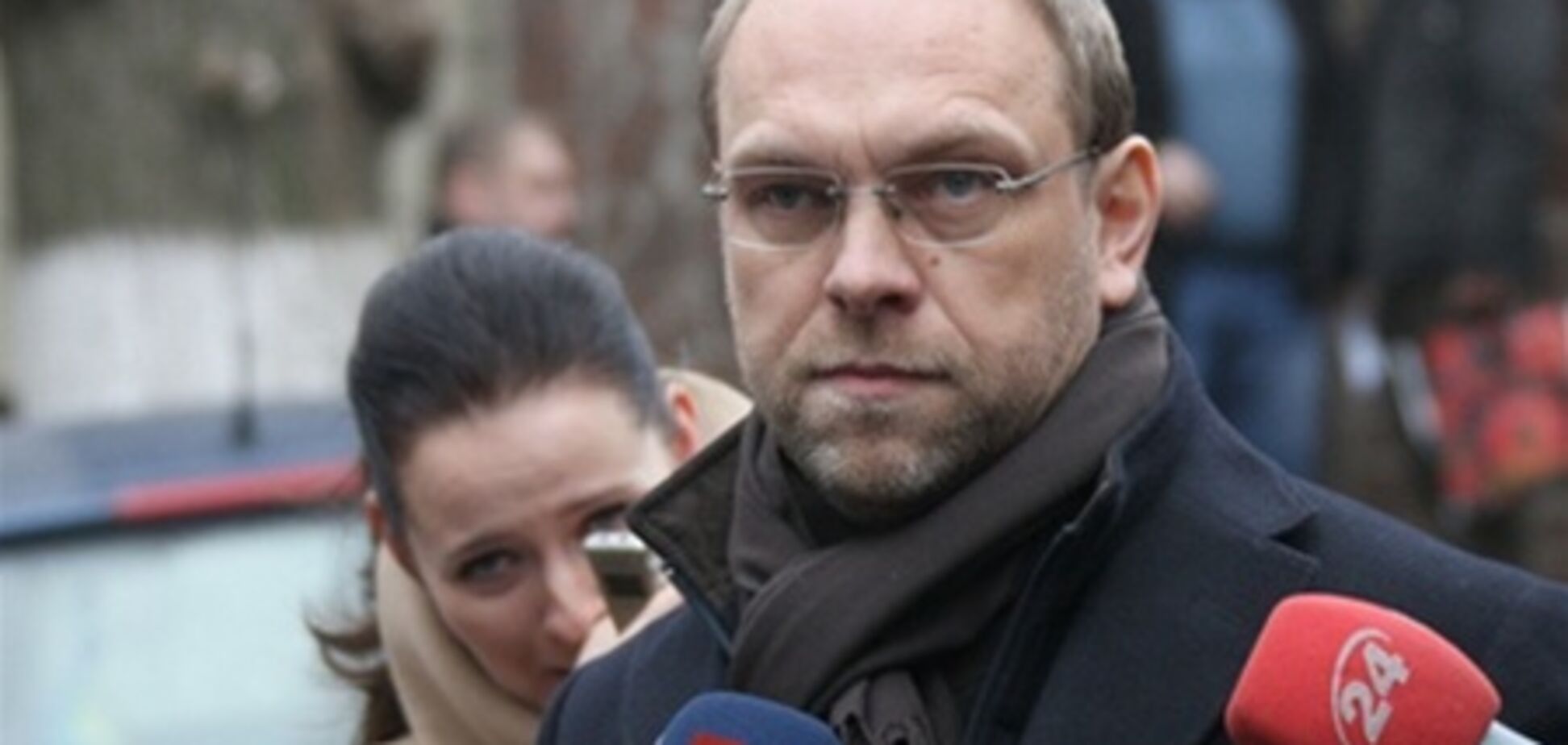 Власенко їде на суд до Тимошенко поїздом через 'незрозумілої ситуації' з авіарейсами