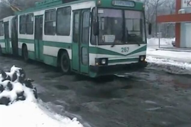 На видео сняли самые шокирующие дороги в Украине. Видео