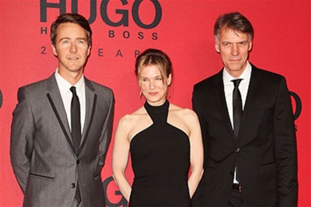 Нортон и Зеллвегер следят за модой в Берлине. Фото