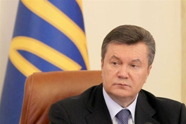 Янукович поучаствовал в освящении воды. Фото