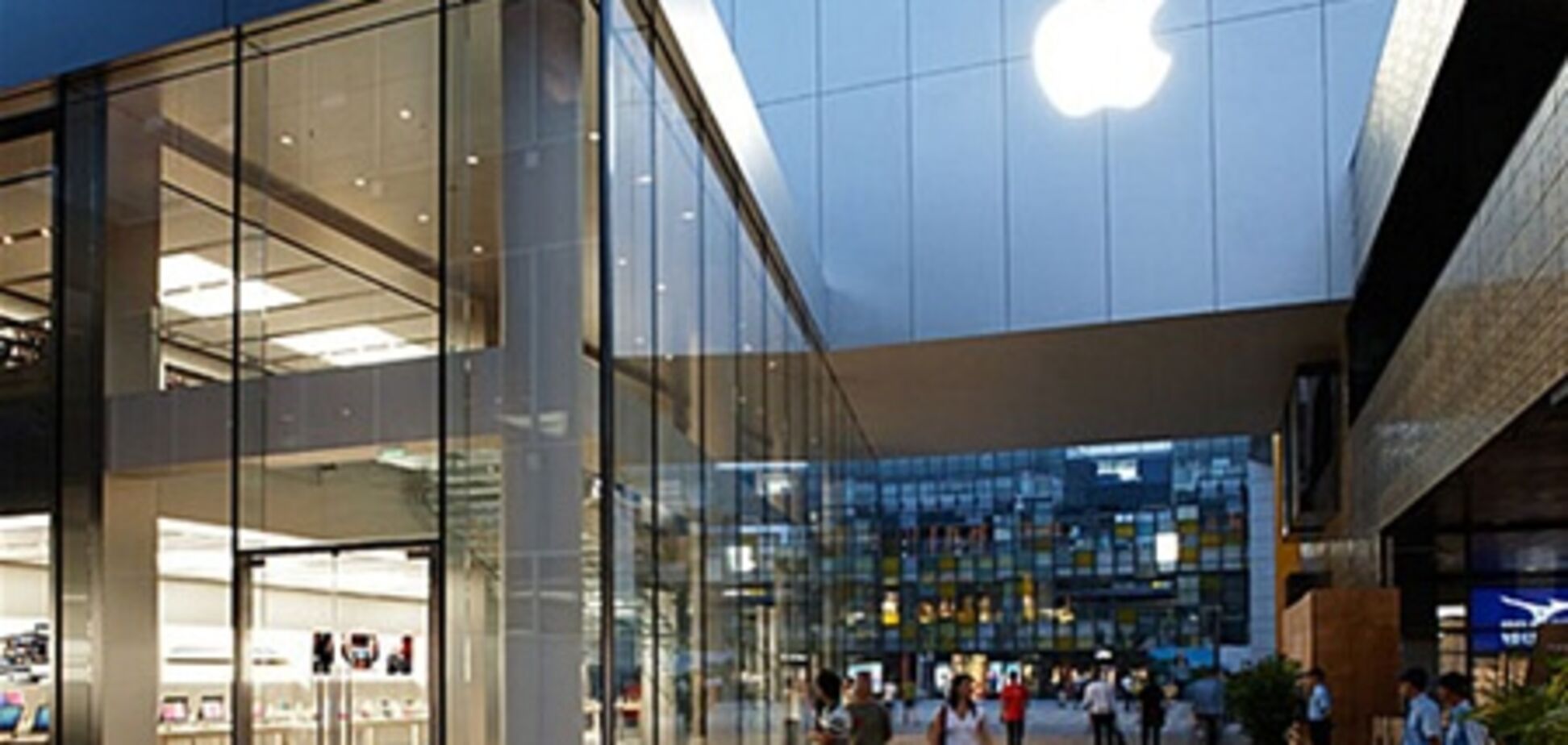 В Париже магазин Apple виртуозно обчистили на 1 млн евро 
