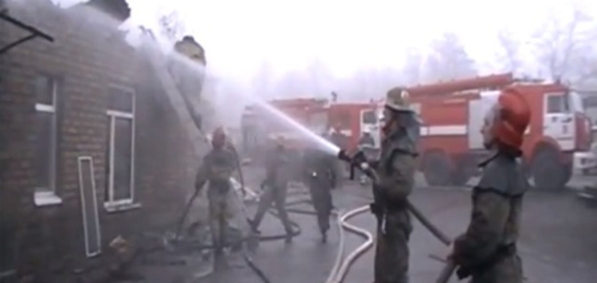 Масштабна пожежа на ринку в Запоріжжі не могли згасити через сильне задимлення