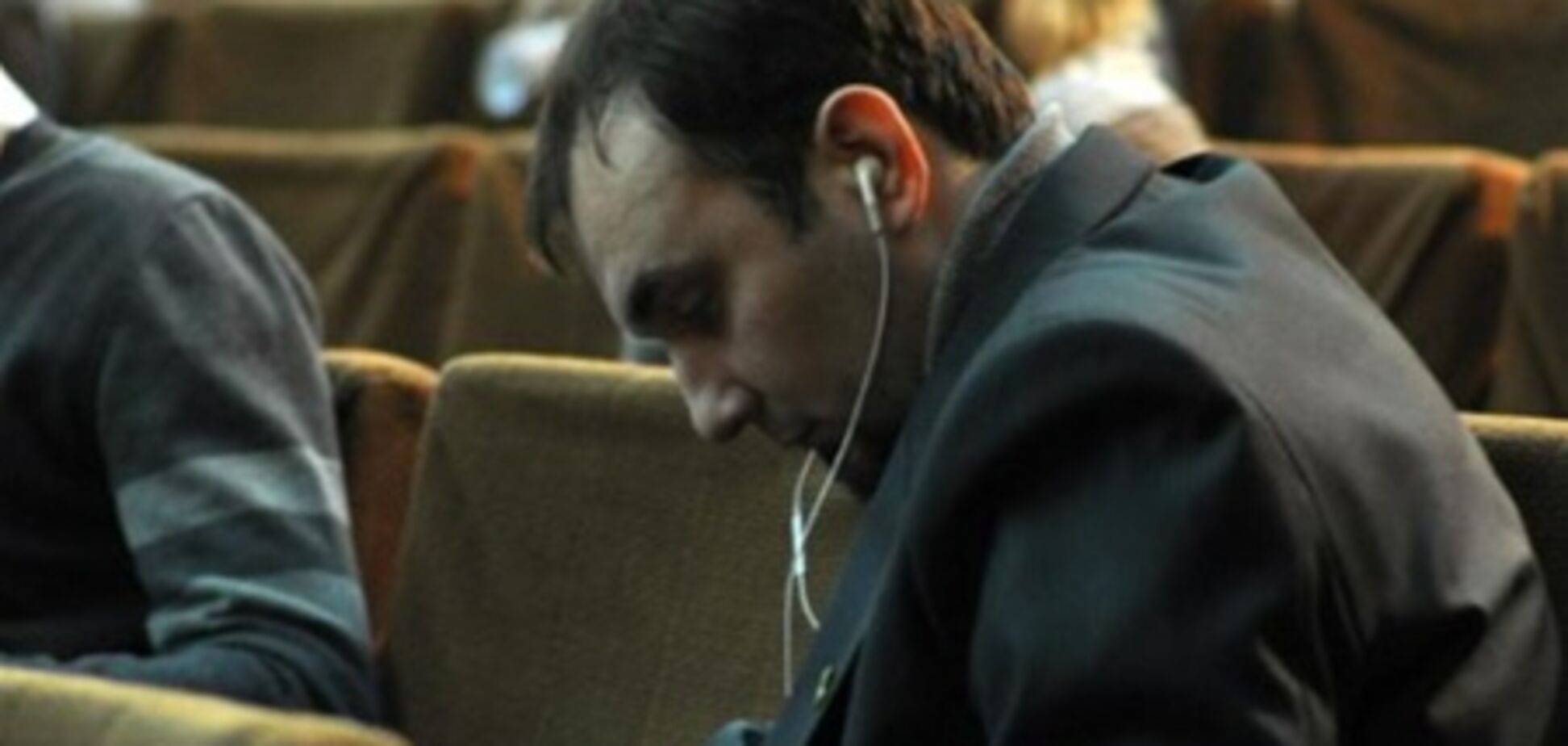 Соратник Тягнибока на сессии горсовета смотрел Gangnam Style. Фото