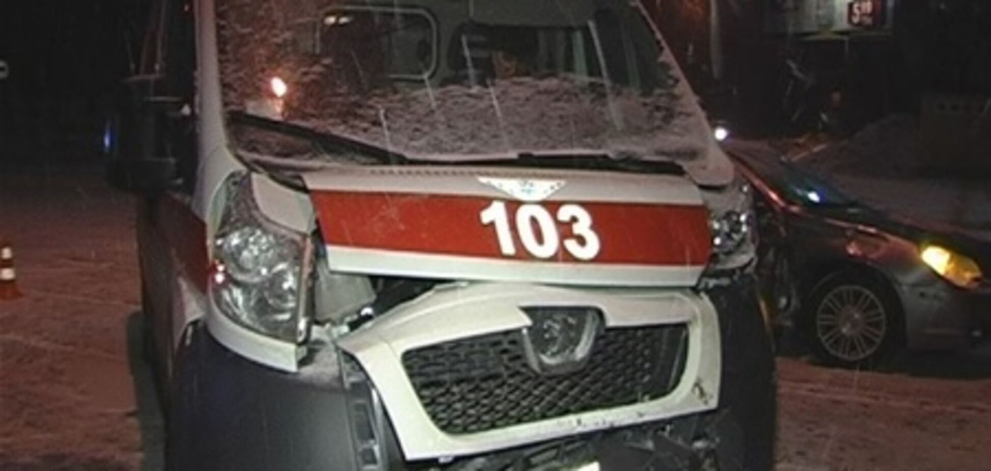 ДТП в Киеве: девушка на 'Крайслере' не пропустила 'скорую'