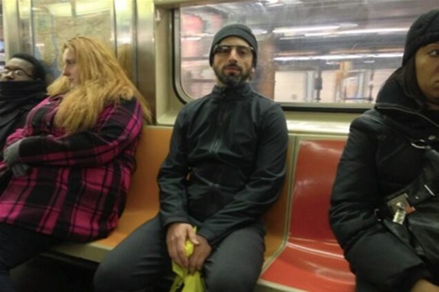 Засновник Google Сергій Брін їде на роботу