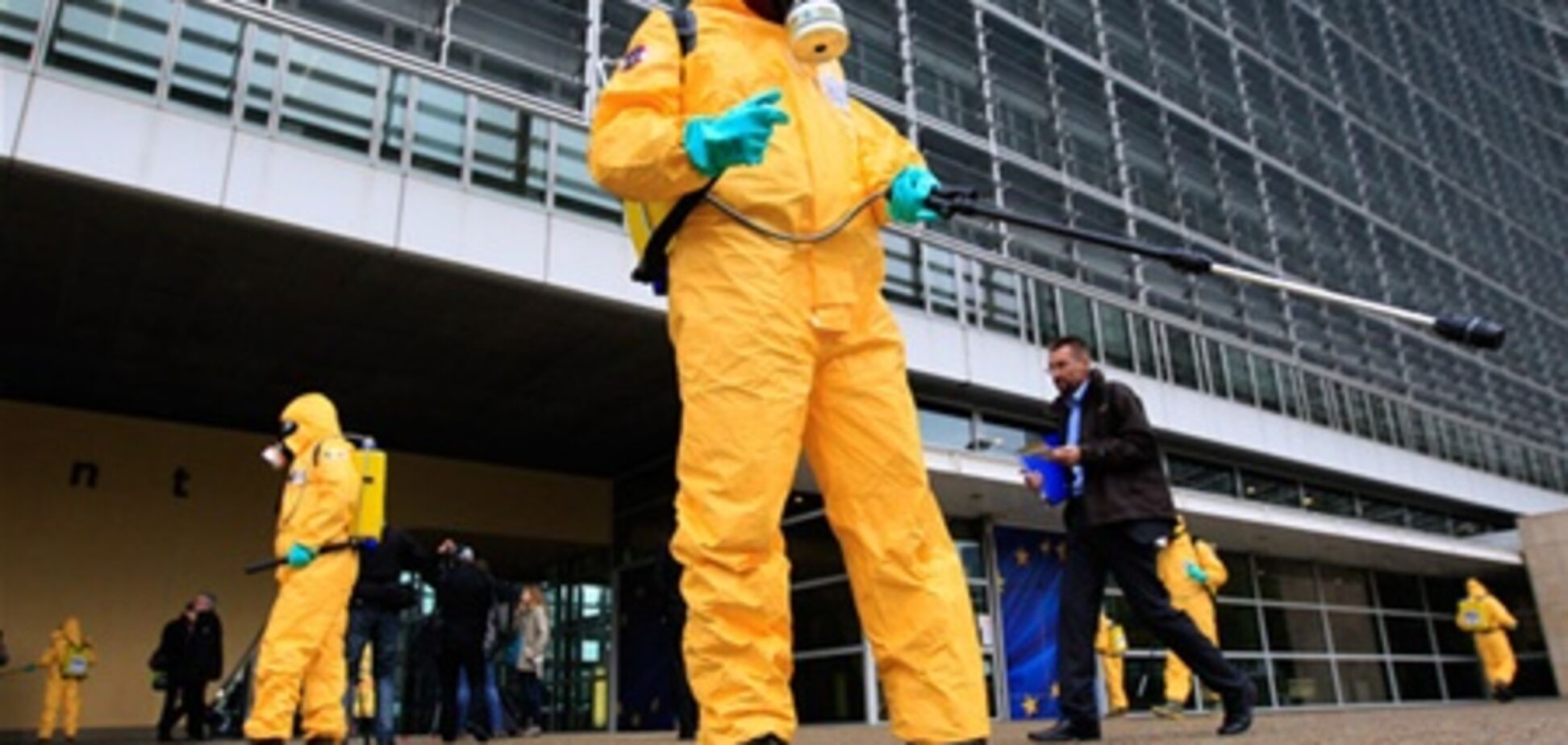 На химзаводе во Франции произошла авария, в Париже стоит резкий запах газа