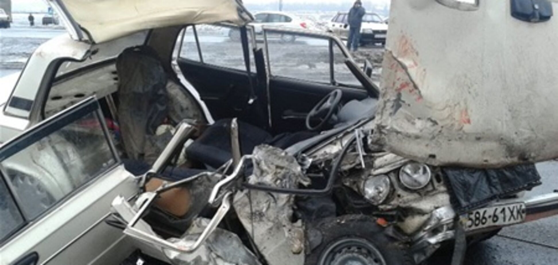 На трассе 'Киев – Харьков' столкнулись автобус и 4 авто