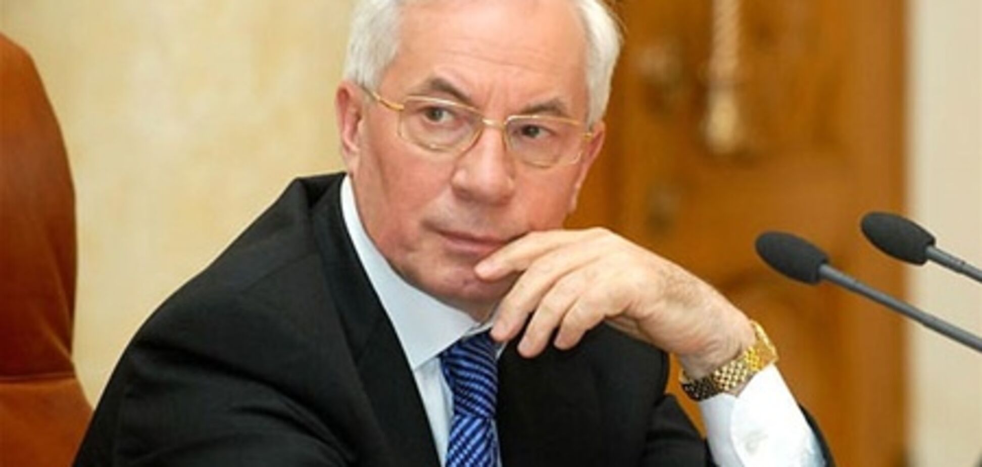 Азаров поручил проверить новую систему регистрации недвижимости