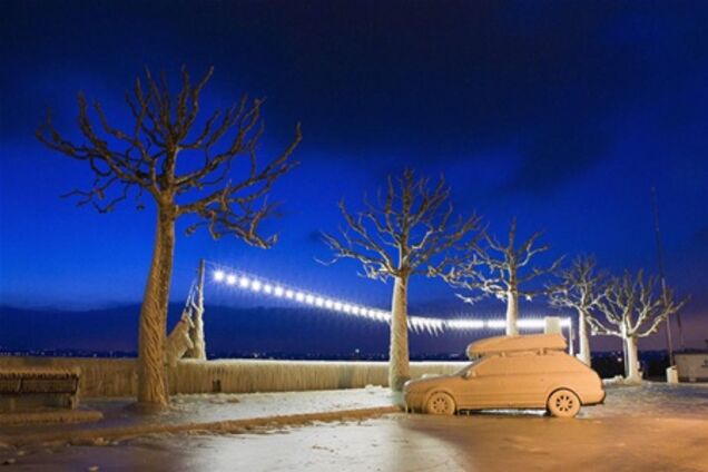 А в городе снег...