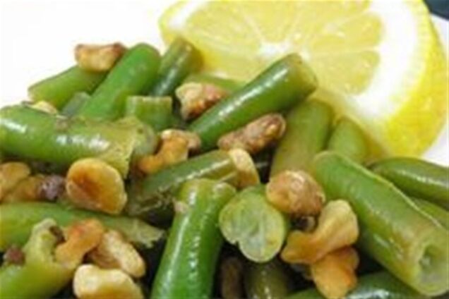 Зеленая фасоль с лимоном и грецкими орехами