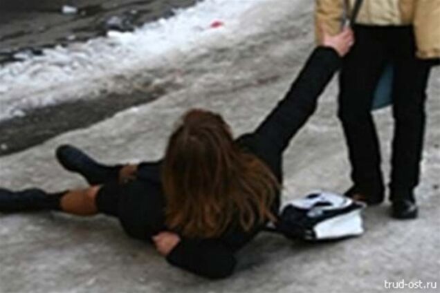 Юрист: громадяни можуть вимагати відшкодування збитків у разі травми через ожеледицю