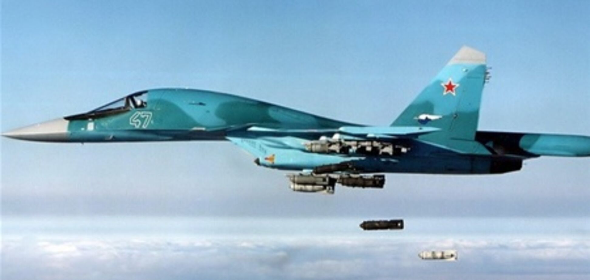 На российские военные самолеты вернут советскую символику