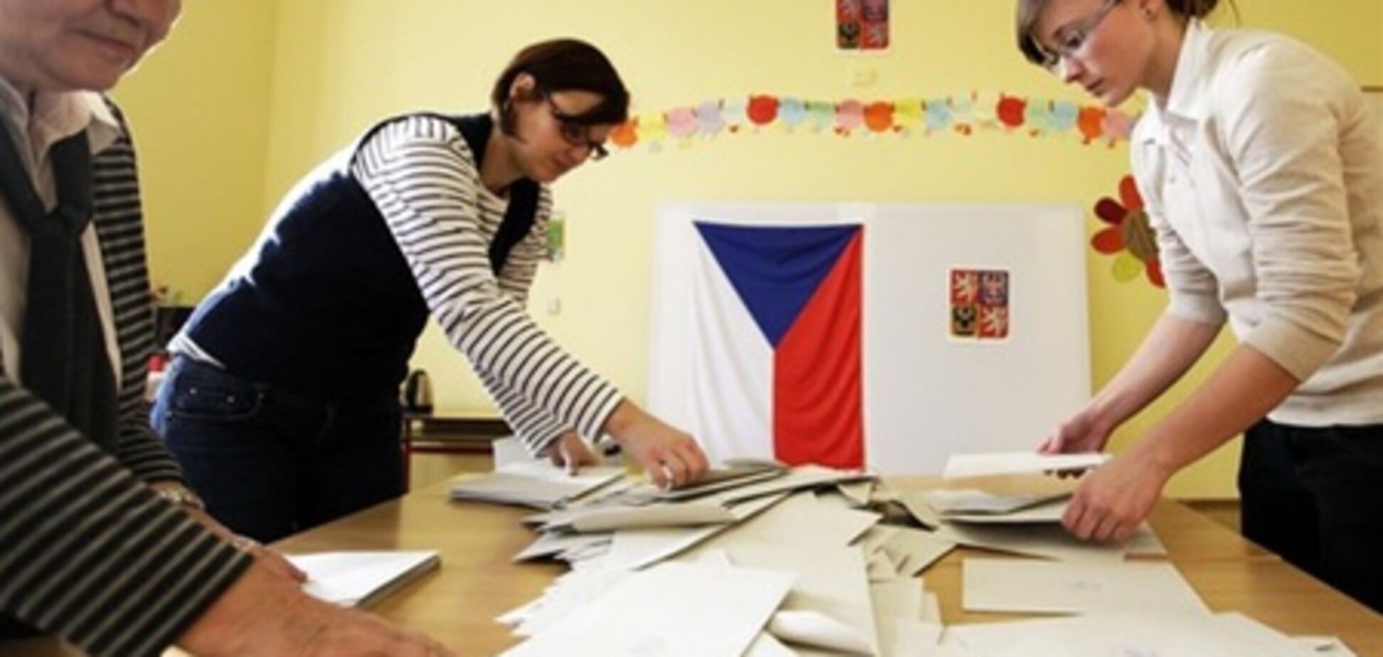 Заключительный тур выборов президента пройдет в Чехии. Видео