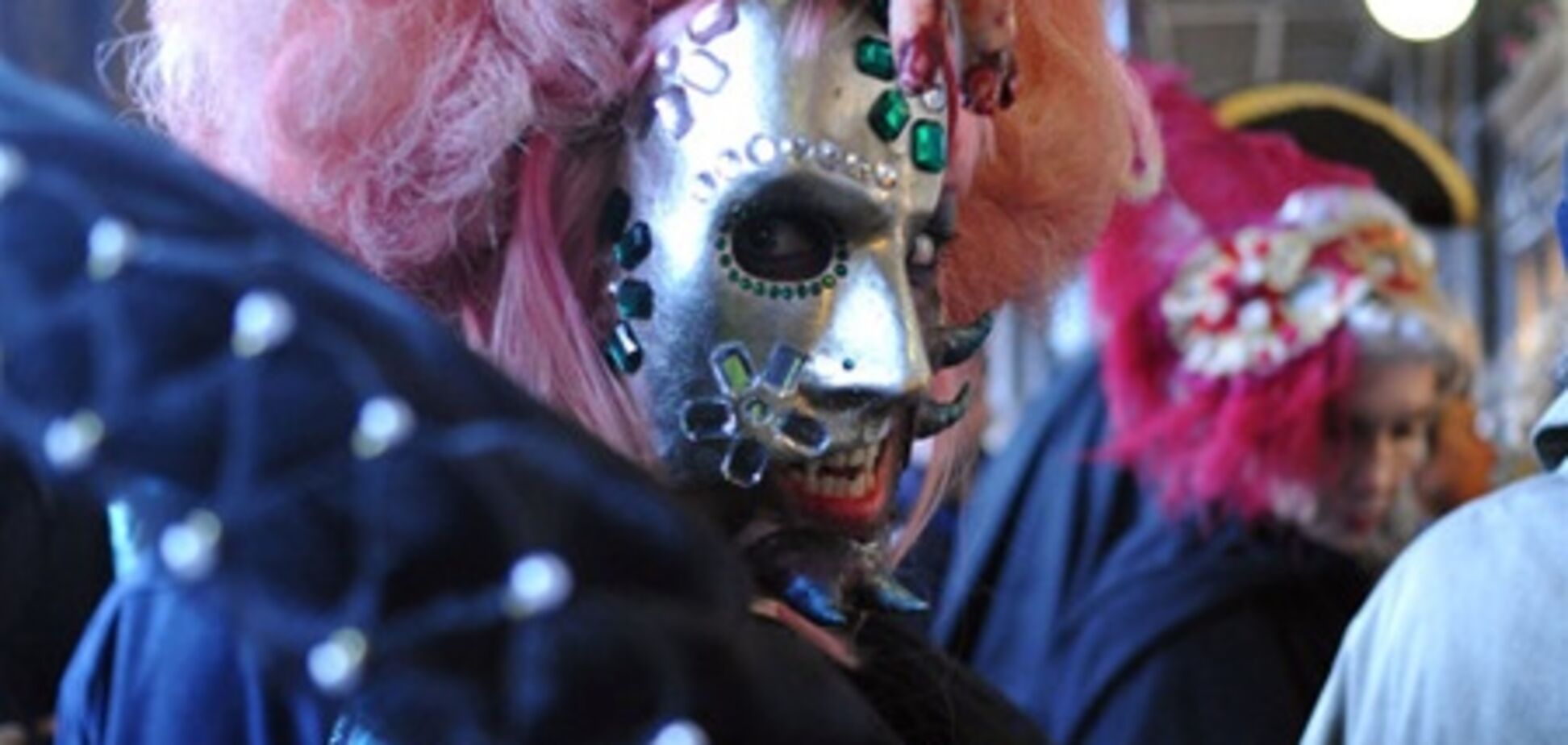 Венецианский карнавал начался потрясающим шоу на воде