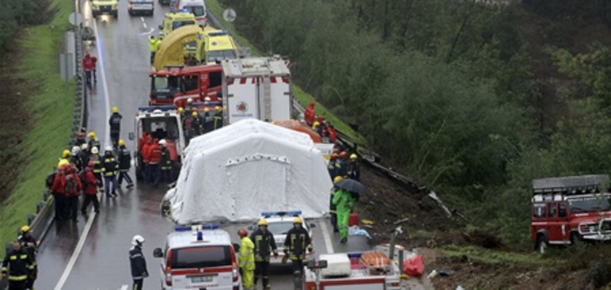 Туристический автобус в Португалии потерпел аварию на горной дороге