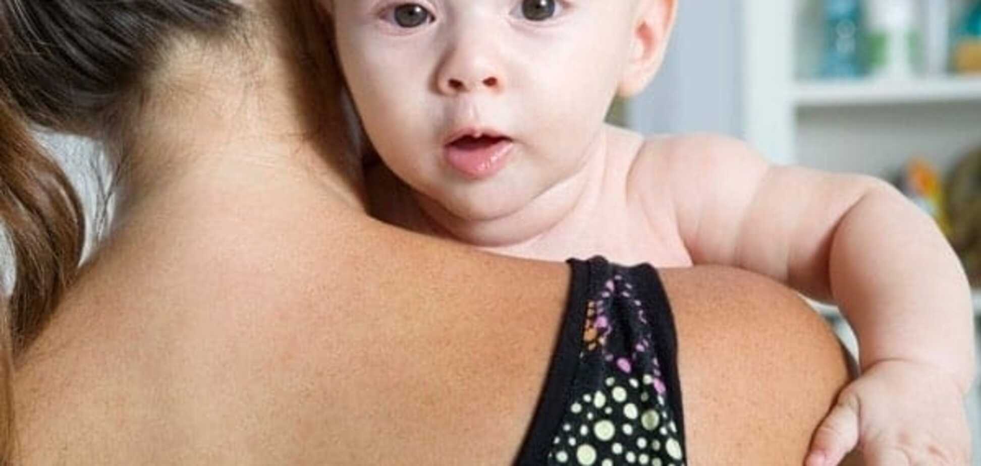 Правила и способы правильного ношения младенцев на руках