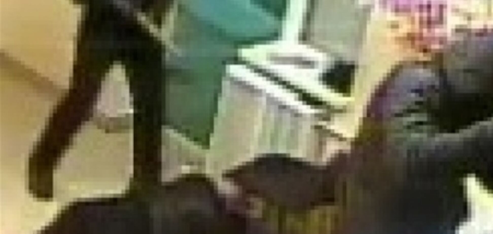 В Донецке двое грабителей с автоматом обчистили ювелирный магазин