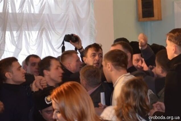 В Киеве избили депутата - милиция