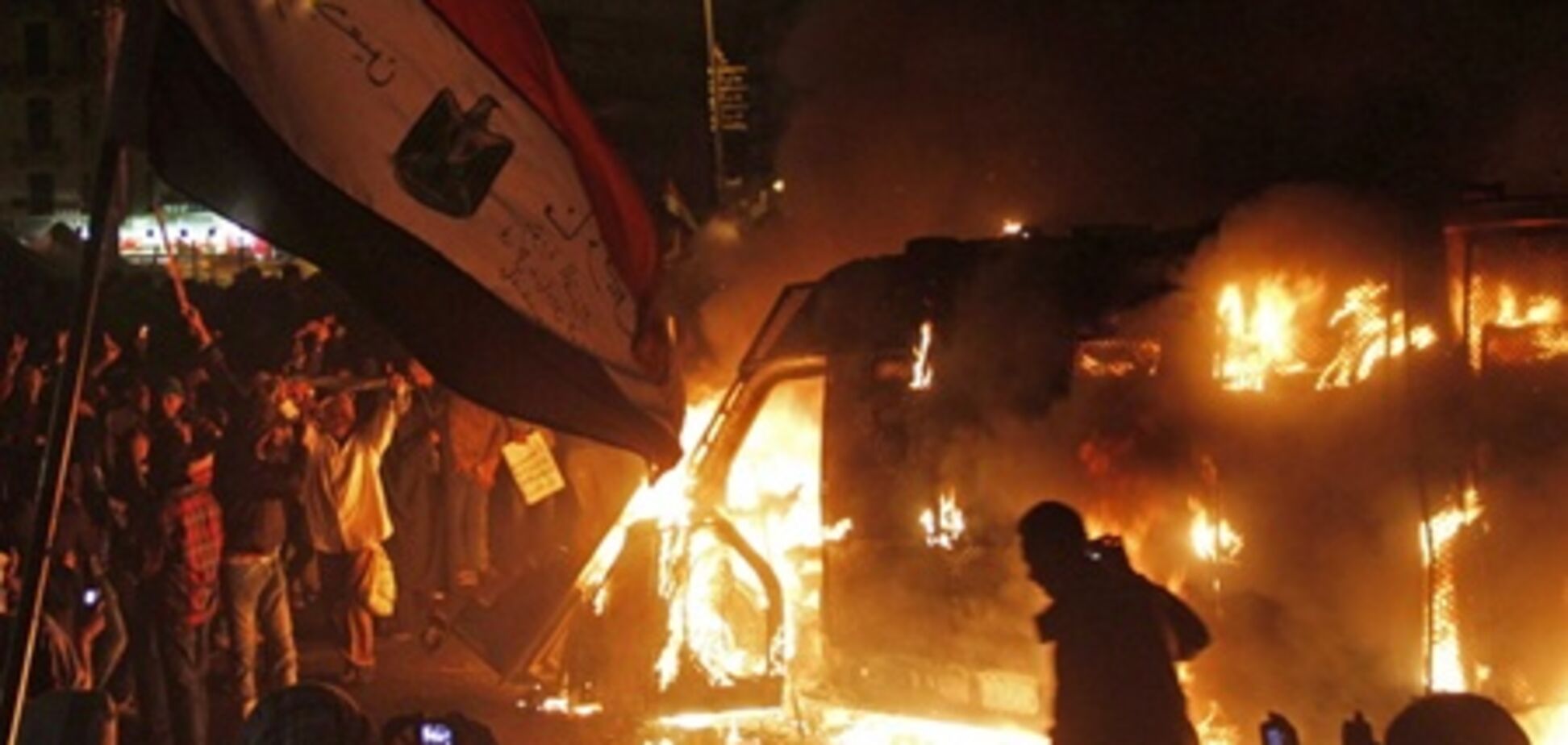 Для разгона протестующих в Каире полиция открыла огонь. Видео