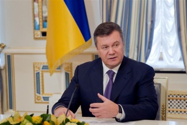 Янукович закликав схилити голови перед Героями Крут