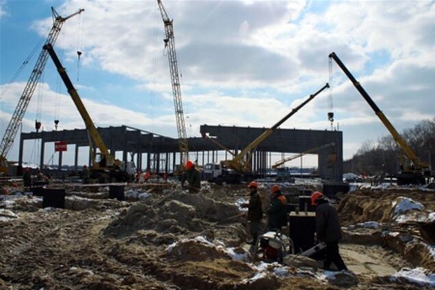 В Киеве протестующие против застройки на Березняках сломали забор