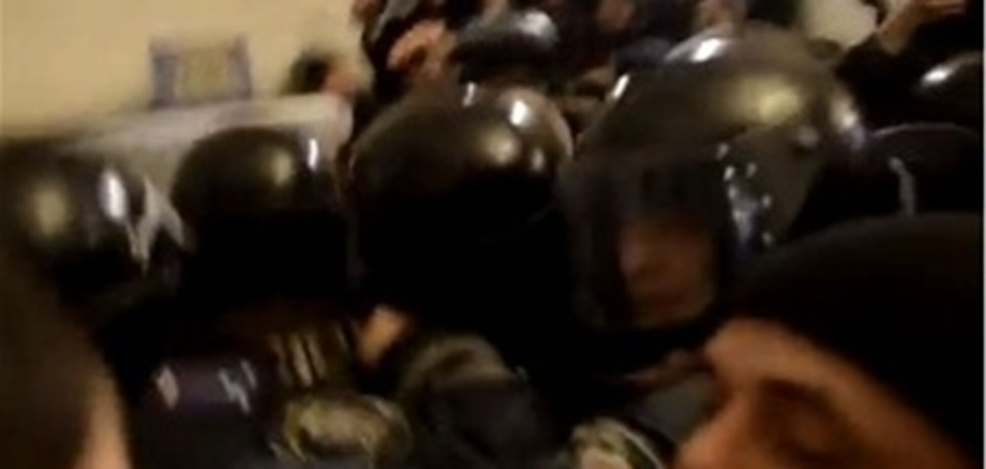 Побоище в киевском Главпочтамте: открыто 20 уголовных производств. Видео