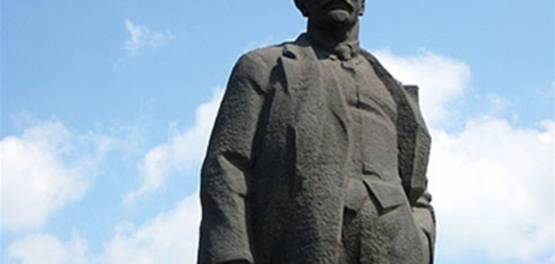 Донецький пам'ятник Леніну пише пости в Twitter