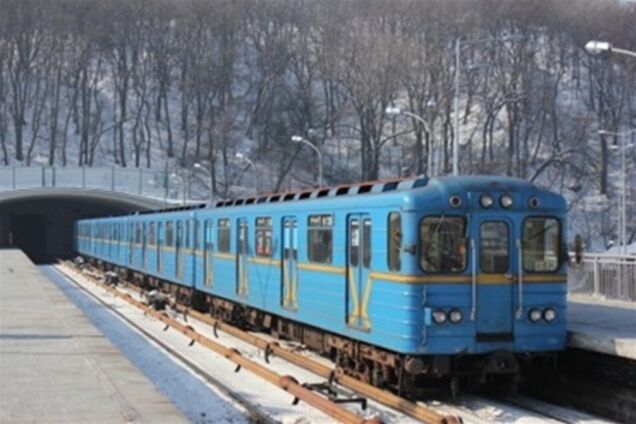 Киевское метро вынуждено уменьшать скорость поездов