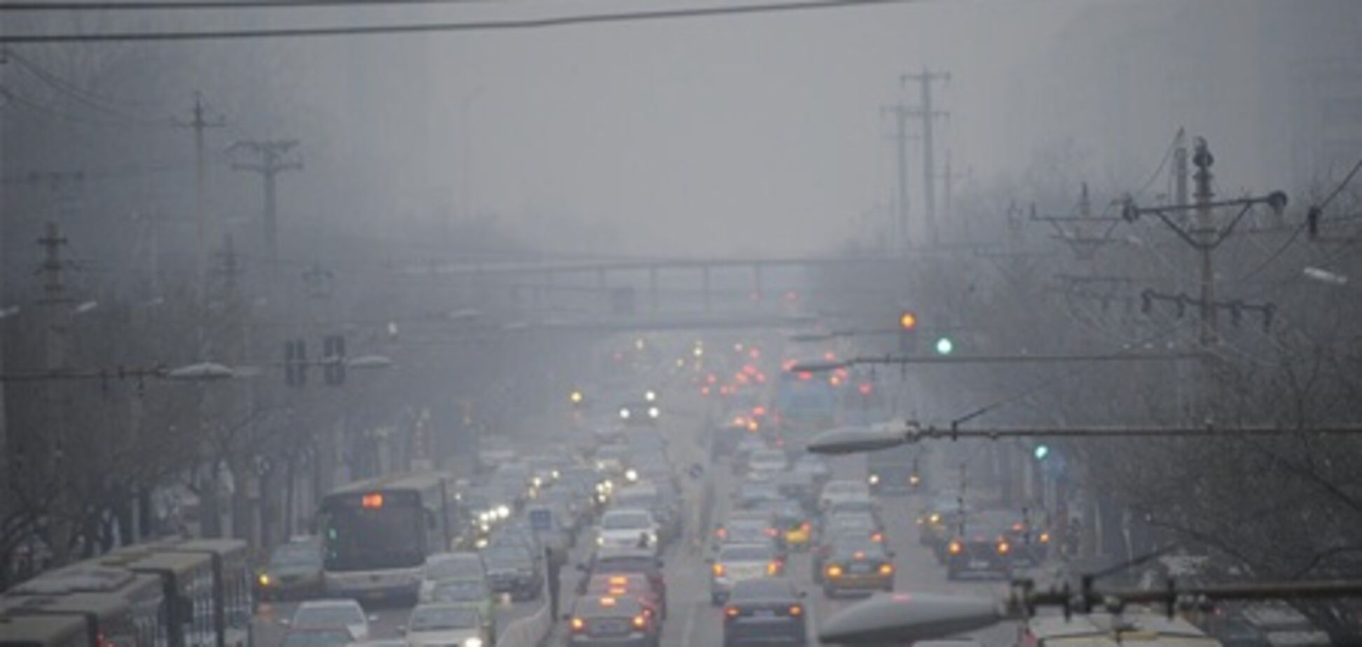 Влада Пекіна закривають заводи через забруднення повітря