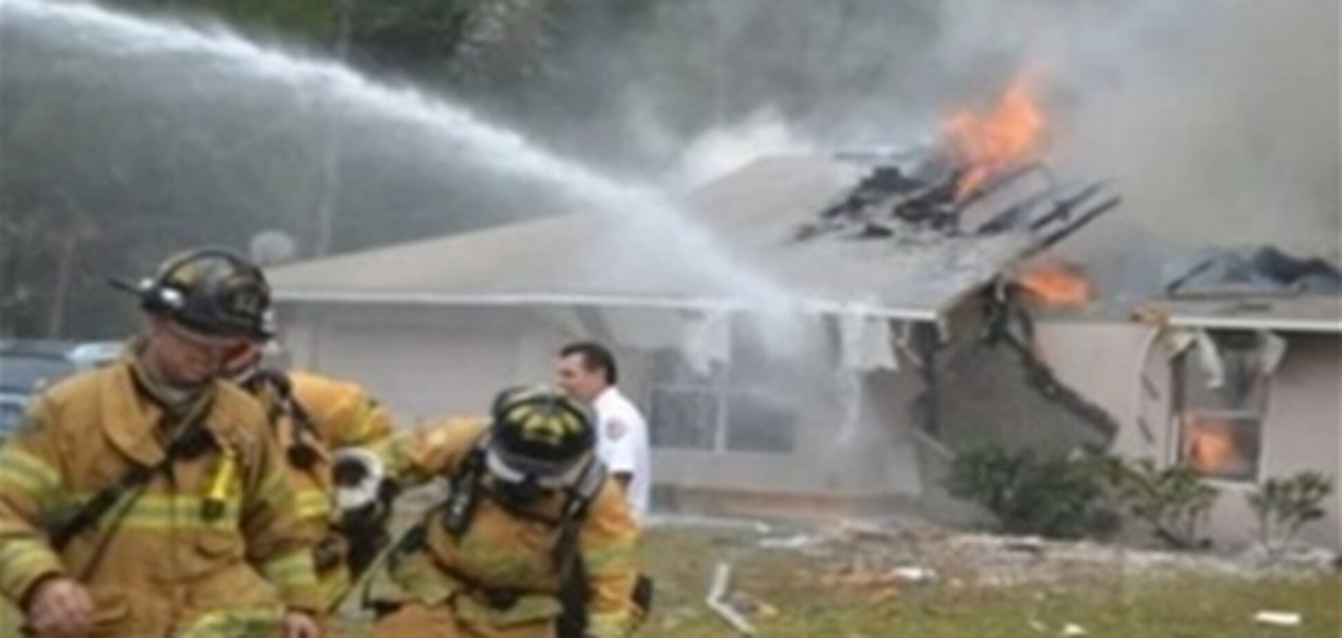 Самолет упал на жилой дом во Флориде