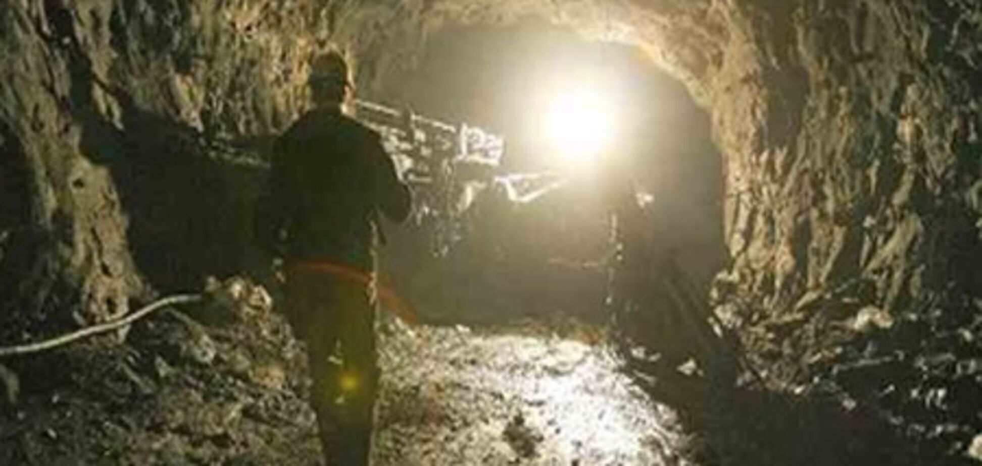 Двох заблокованих у шахті гірників планують визволити до 8 січня