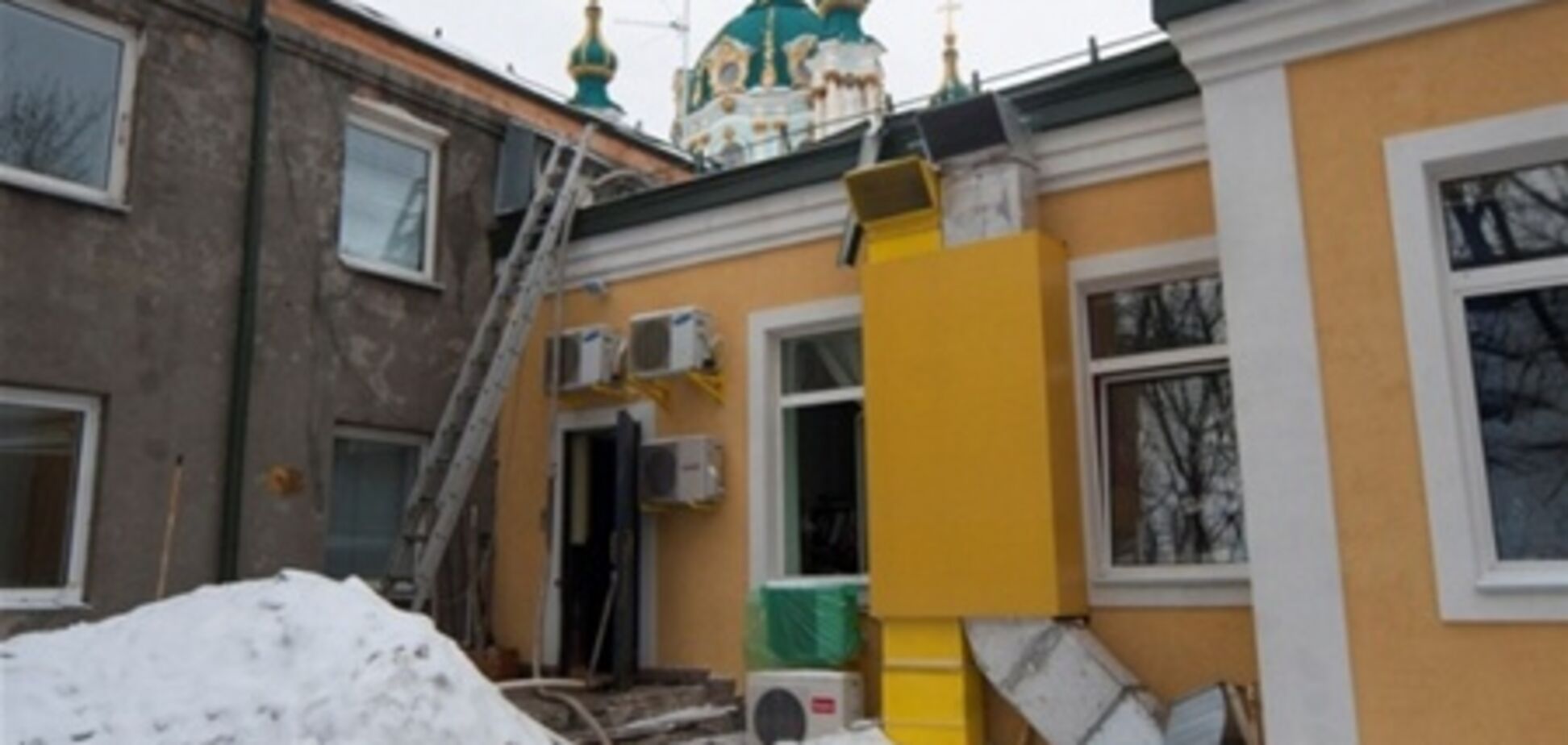 В Киеве горело здание на Андреевском спуске