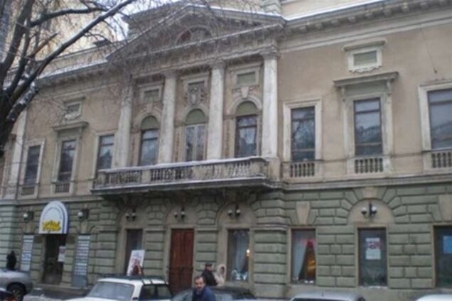 После корпоратива в ТЮЗе Одессы обнаружили труп милиционера