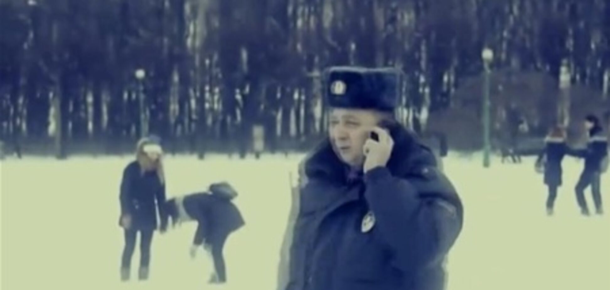 Петербургская полиция пресекла 'снежное побоище'