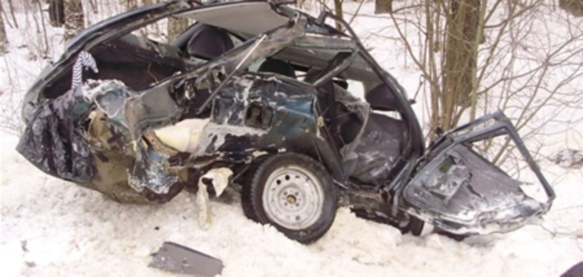 ДТП на Ривненщине: в ВАЗе чудом выжили три человека. Фото