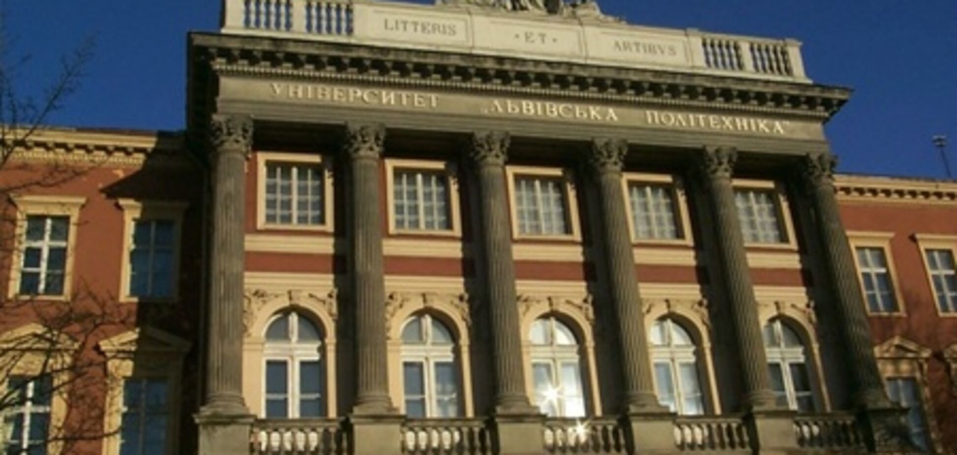 В вузе Львова рванул газ: травмирован человек. Видео