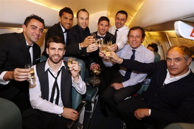 Игроки 'Барселоны' нарушили режим в честь Месси. Видео