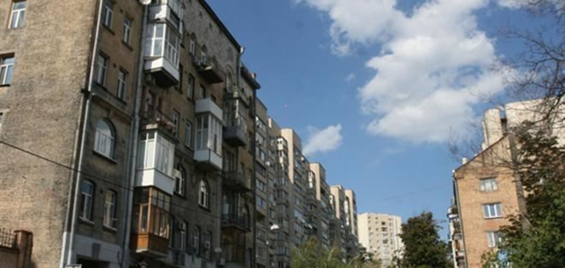 В киевских многоэтажках начинают теплеть батареи