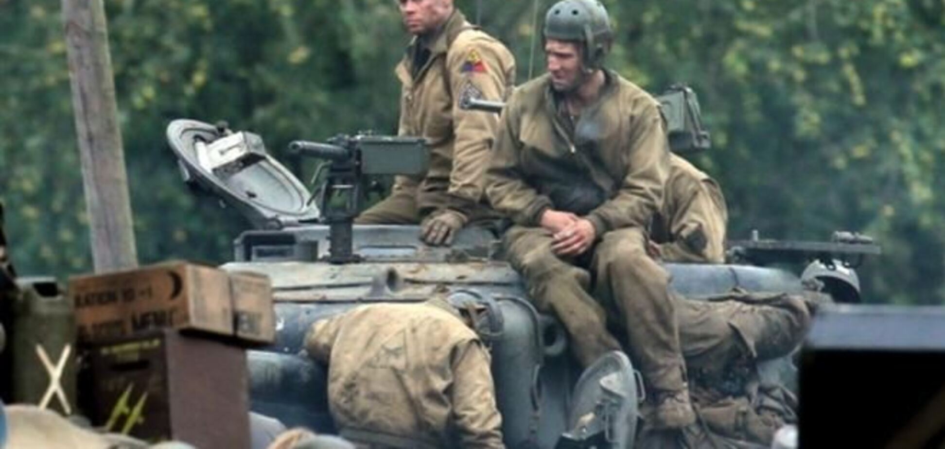 Брэд Питт и Шайа ЛаБаф на войне