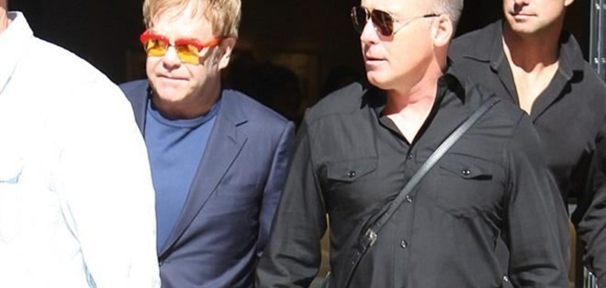 Элтон Джон накупил украшений на $350 млн