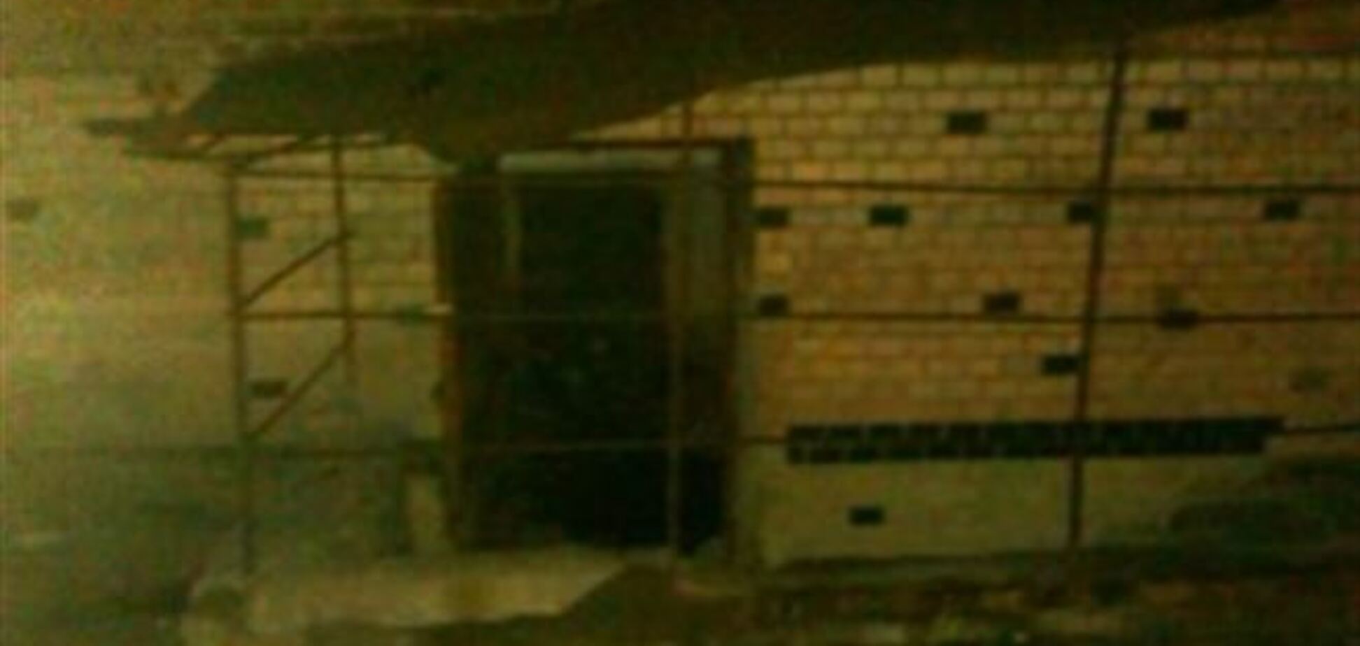 Пожар в подвале столичной многоэтажки: пострадали бомжи