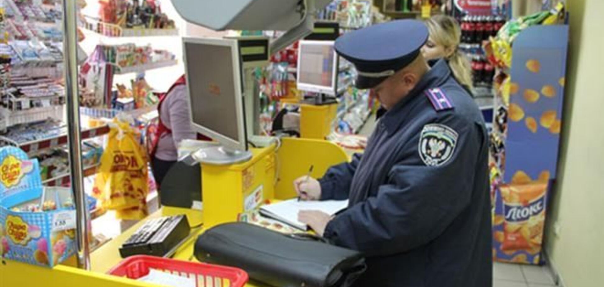 В Чернигове милиция задержала в супермаркете пьяного мужчину с гранатой