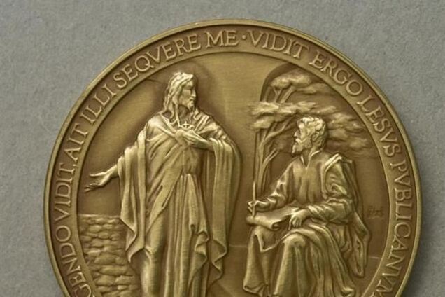 Ватикан опечатался в имени Иисуса на юбилейных монетах