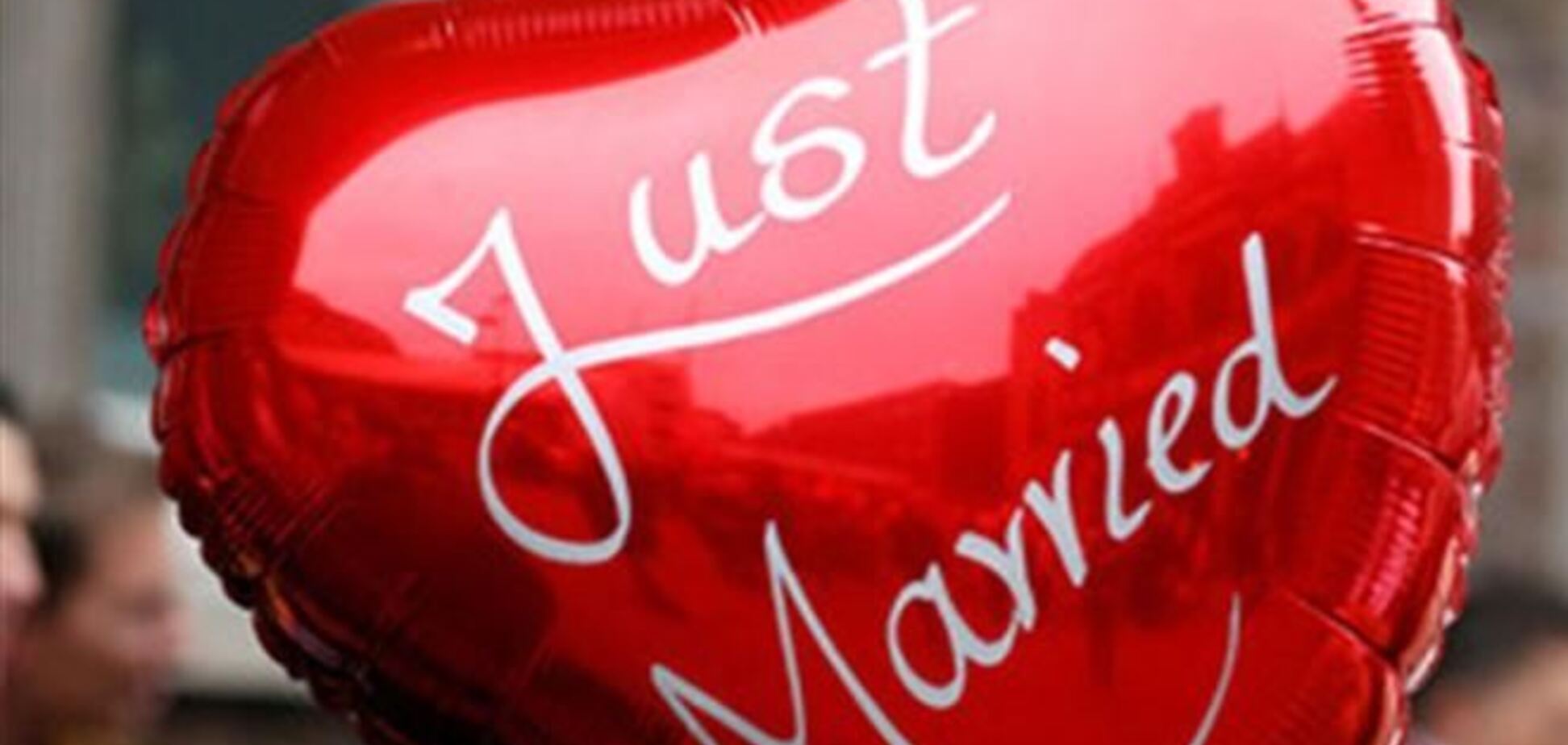 В Германии жених забыл невесту на заправке