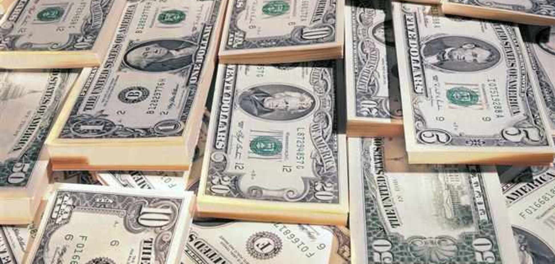 Украинцы пополнили свои валютные запасы на 680 млн долларов