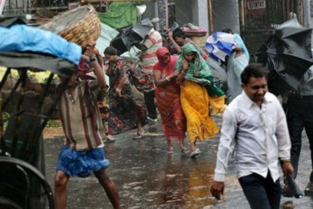 В Индии идет массовая эвакуация из-за угрозы циклона