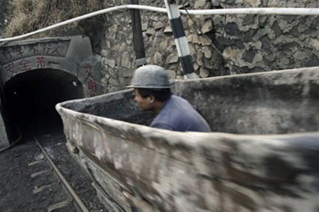 Китай закрывает тысячи шахт из-за массовой гибели рабочих