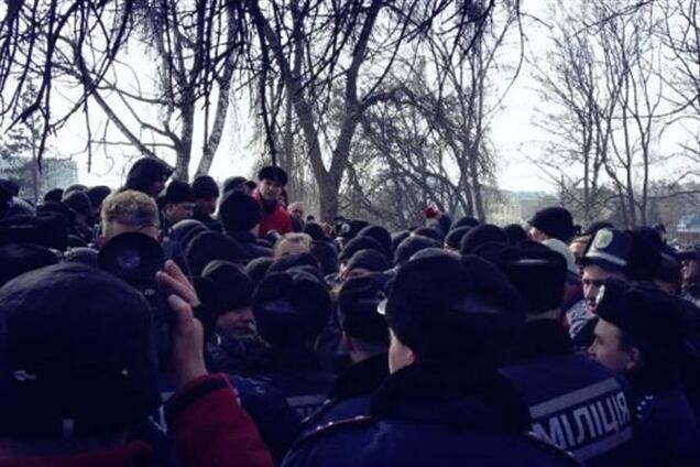 В центре Киева подрались коммунисты и свободовцы