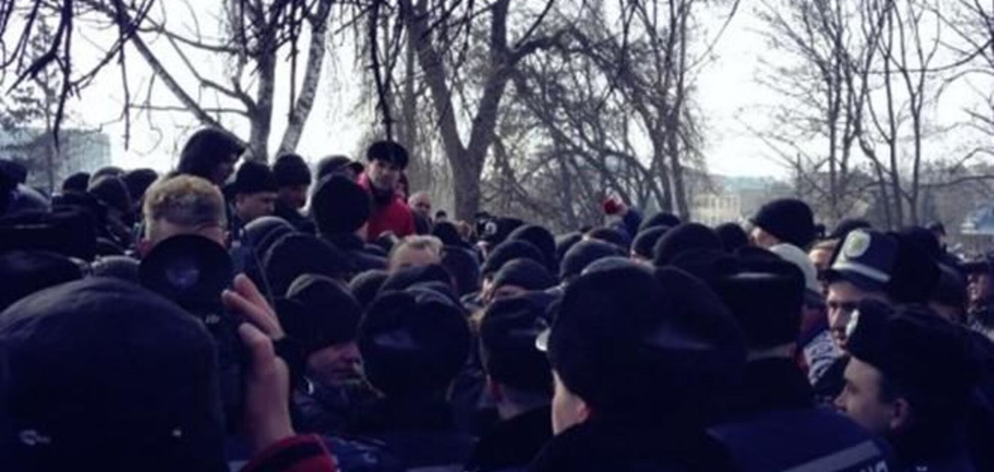 В центре Киева подрались коммунисты и свободовцы 